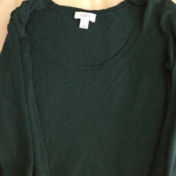 Light weight hunter green sweater