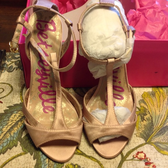 Betseyville 9.5 Piper Satin T-Strap Sandals pink - Picture 3 of 4