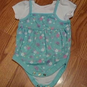 3 to 6 month flowered outfit!