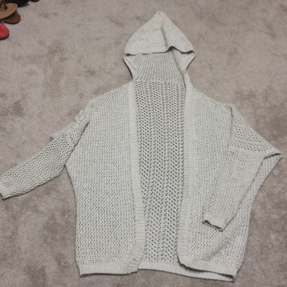 📦 Sold 📦 Brandy Melville Mosselle knit cardigan. - Picture 3 of 3