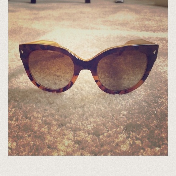 Prada Sunglasses still in store. Polarized - Picture 4 of 4