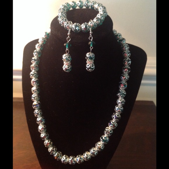 Jewelry - 💐Gorgeous Peacock Crystals 3-Piece Set💐