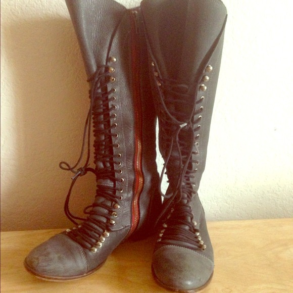 SOLD 👊 Navy blue knee high Steve maddens