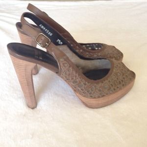 Wedge peep toe heals