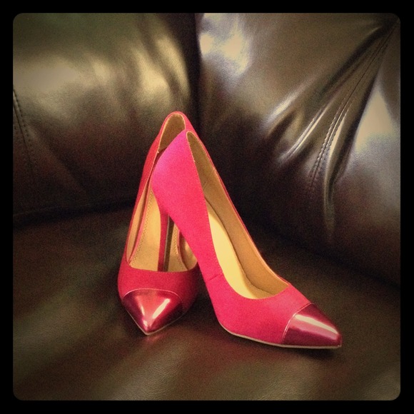 Shoes - 🎉Host Pick 8/13🎉NWOT 🌺Pink Rose High Heels🌹