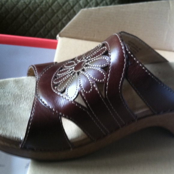 Dansko/ Easy Spirit sandals Sold to patray1