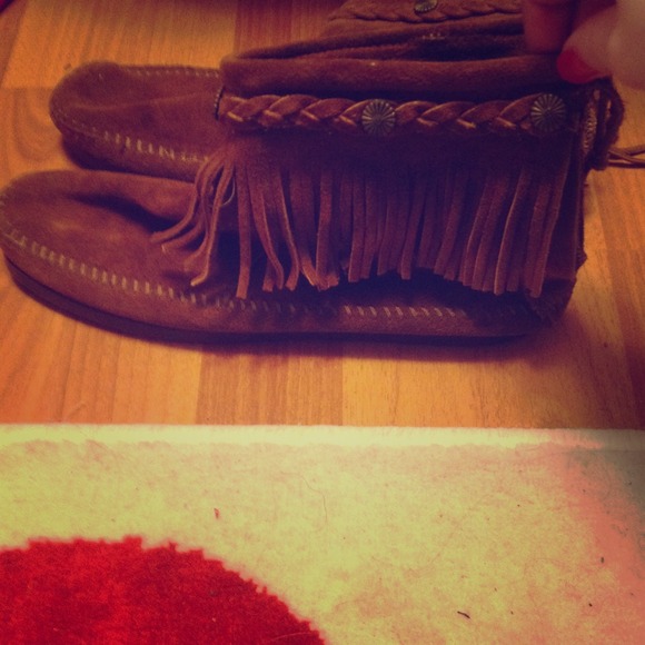 Minnetonka Moccasins brown ankle booties