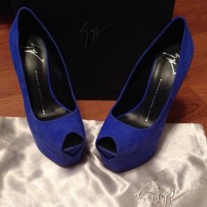 Size 36.5 Giuseppe Zanotti platform pump.