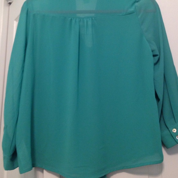 Turquoise top! - Picture 2 of 2