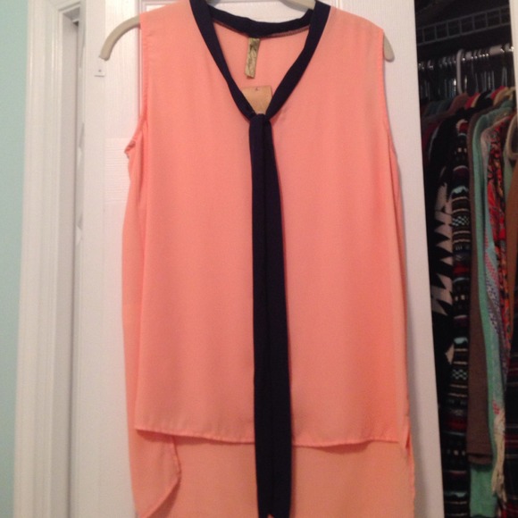 Adorable peach top! Never worn!!