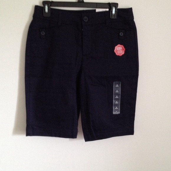 🎀NEW Navy bermuda shorts - Picture 1 of 1