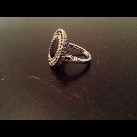 WHITE GOLD RING! - Picture 2 of 4