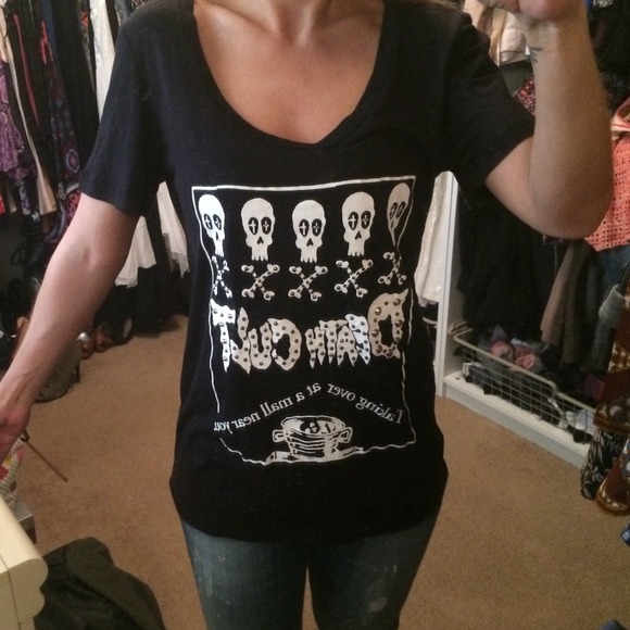 Tops - ✨SALE✨Skull tee