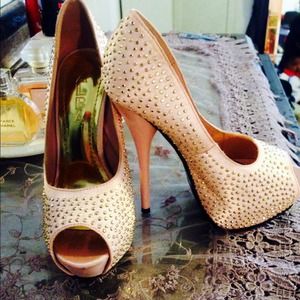 Alba size 6 pink gold embellished stilettos
