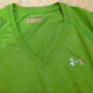 Green underarmour t-shirt