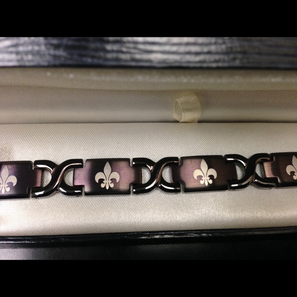 Daniel Cremieux wristband