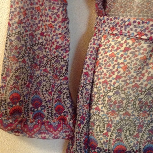 Beautiful,colorful,semi sheer top - Picture 2 of 4