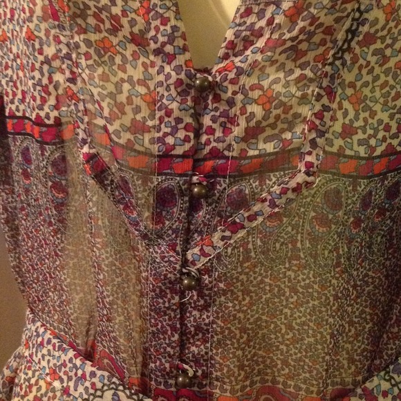 Beautiful,colorful,semi sheer top - Picture 3 of 4