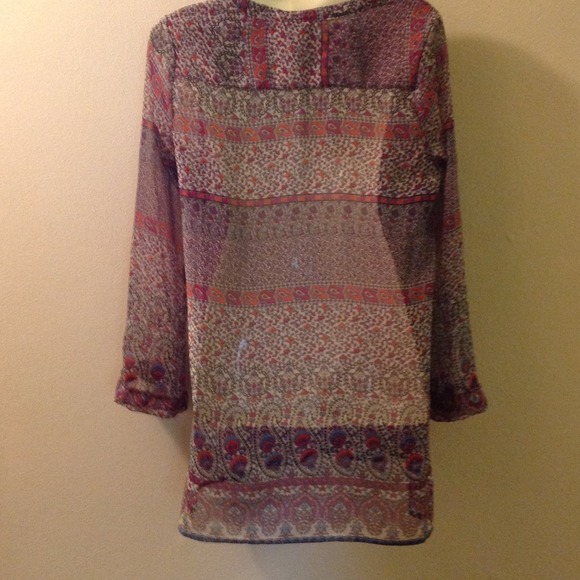 Beautiful,colorful,semi sheer top - Picture 4 of 4