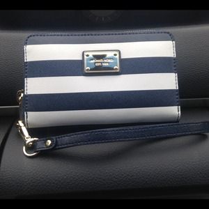 Michael Kors Bags - π΄FIRMπ΄ Michael Kors Essential Zip Wallet Michael Kors Bags - π΄FIRMπ΄ Michael Kors Essential Zip Wallet