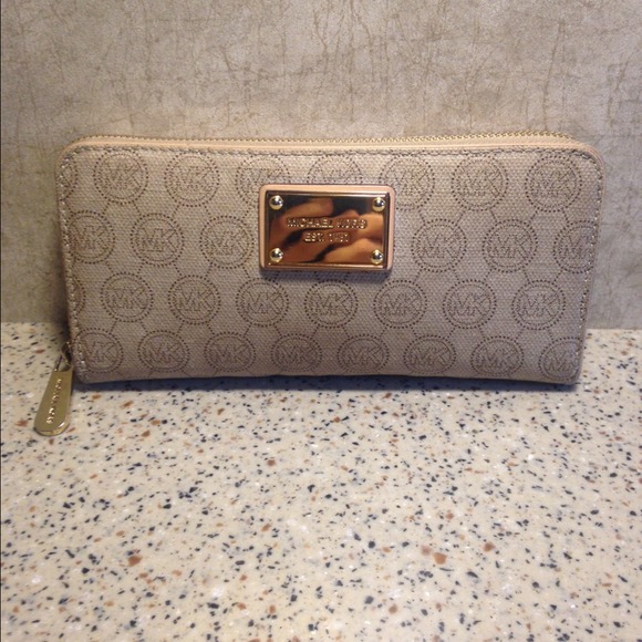 Michael Kors Clutches & Wallets - Authentic Michael Kors Continental Wallet