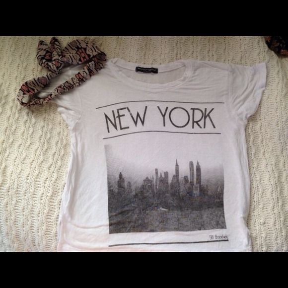 🚫sold🚫White NY top