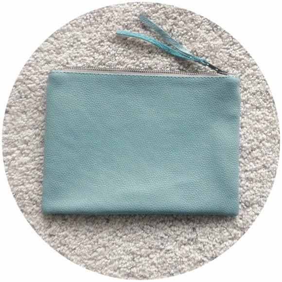 Mint/Turquoise Faux Leather Zip Clutch w Tassle