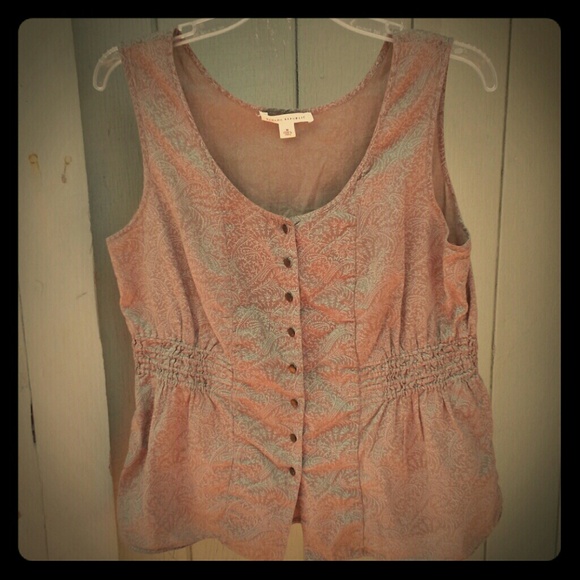 Tank Top with a light paisley pattern