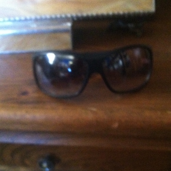 Emporio Armani sunglasses - Picture 2 of 3