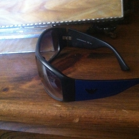 Emporio Armani sunglasses - Picture 3 of 3