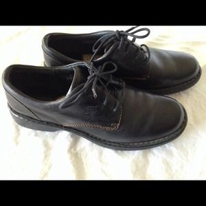 Women's Born Black lace up