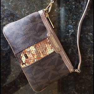 Michael KORS Jet Set SIG SEQUINS PVC LG Wristlet