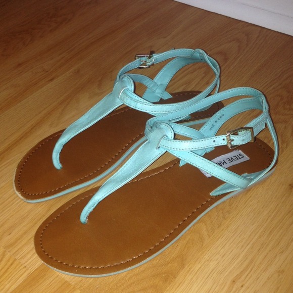 Steve Madden Mint Thong Sandals