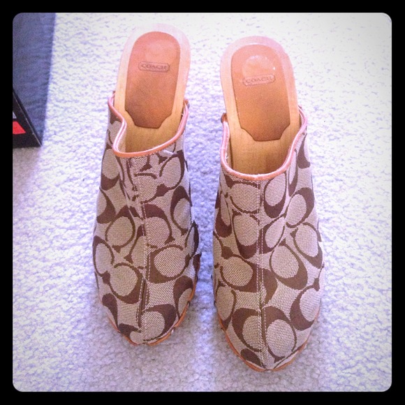 coach logo clogs