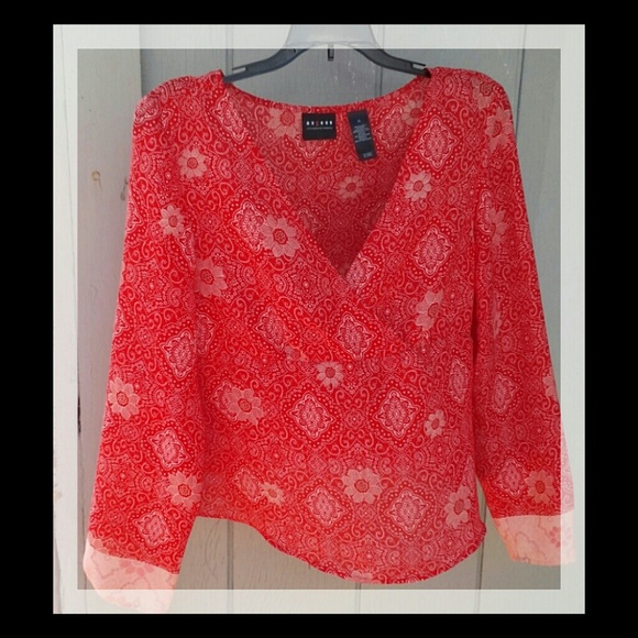 Two piece blouse and skirt set. - Picture 1 of 3