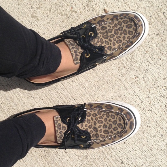 ❤️Sale❤️Black leopard Sperrys- LMK if interested😊