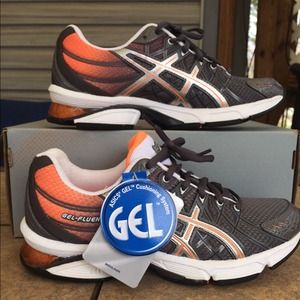 Brand new w/tags Asics gel-fluent 4 running shoe
