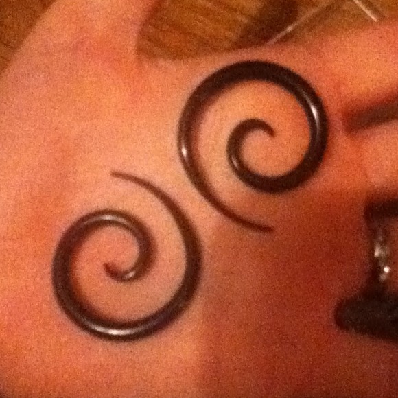 Black swirl gauges - Picture 1 of 1