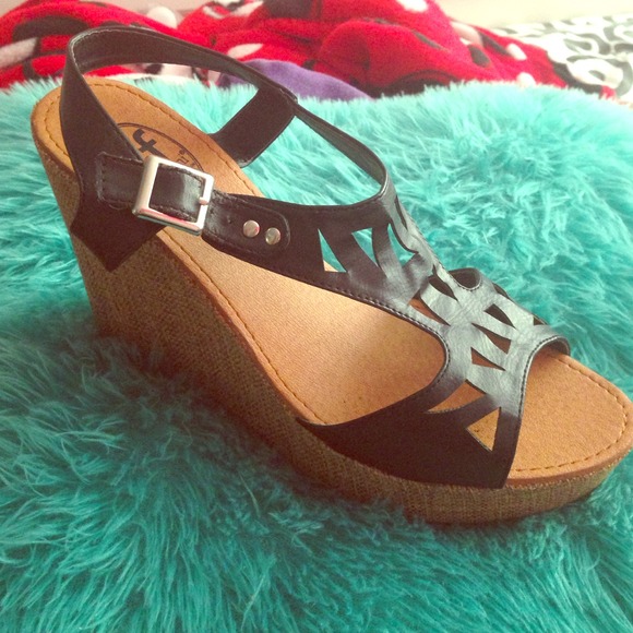 Shoes - 🎈SOLD🎈Black Aztec Wedges