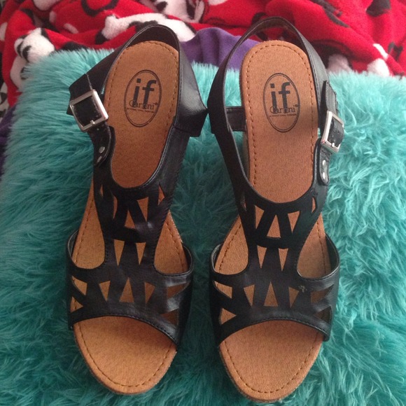 🎈SOLD🎈Black Aztec Wedges - Picture 2 of 3