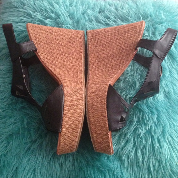 🎈SOLD🎈Black Aztec Wedges - Picture 3 of 3
