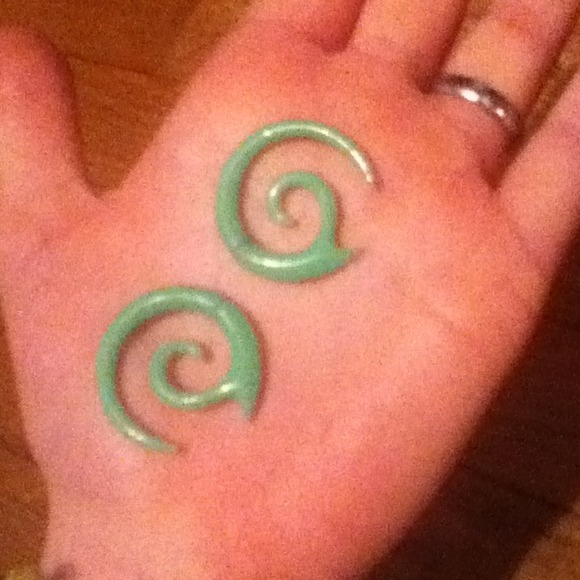 Green swirl gauges - Picture 1 of 1