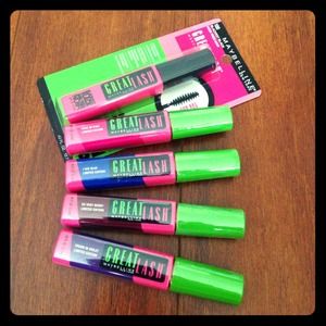 (5)Maybelline New York Great Lash Mascara Sealed