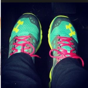 🌸UNDER ARMOUR SHOES SZ 7.5🌸