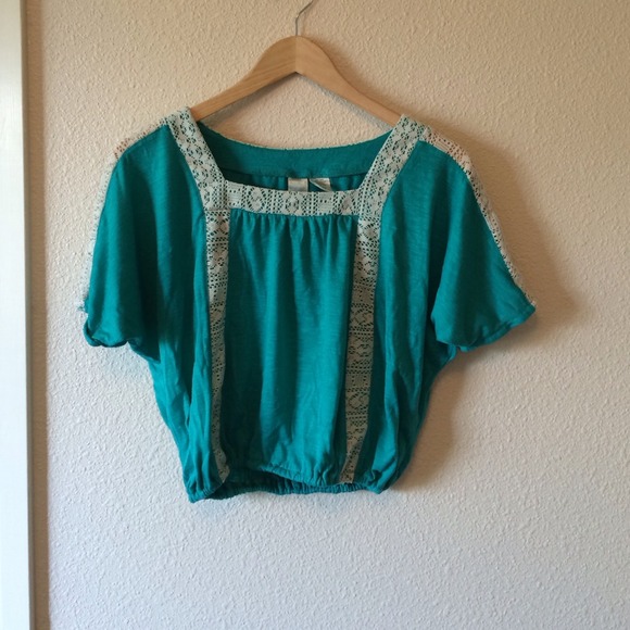 Turquoise summer crop top w/ lace detailing