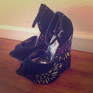 Liliana Super Cute Wedge! Brand New!