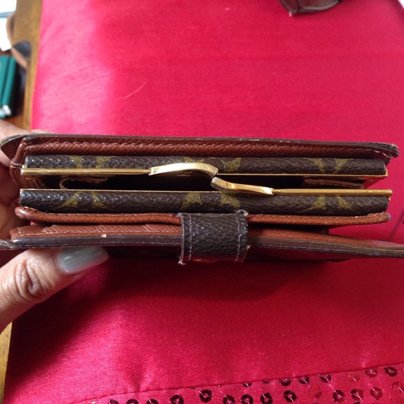 Additional pictures for my LV wallet