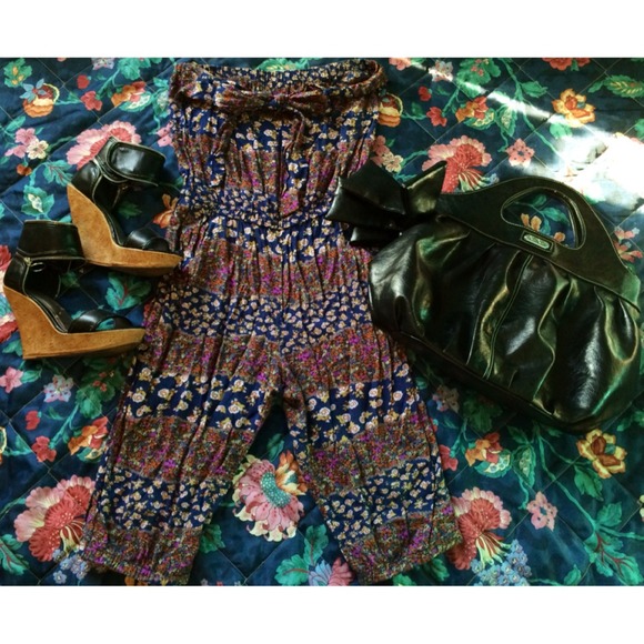 Floral printed romper! Only used a few times 💕