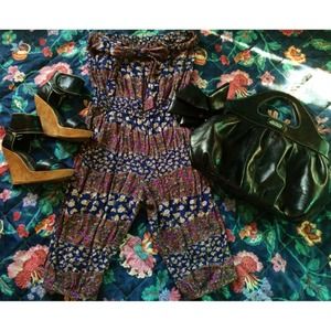 Floral printed romper! Only used a few times 💕