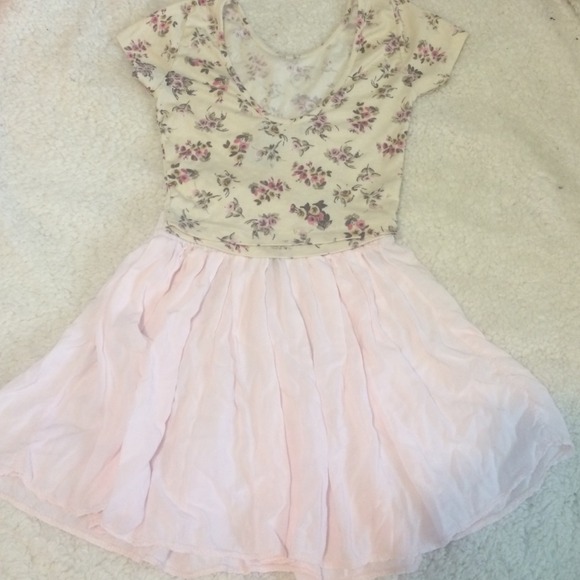 🌸SOLD🌸 floral crop top Brandy Melville